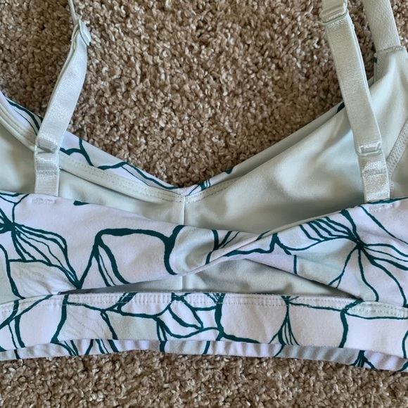 JoyLab Ruched White/Blue Floral Print Comfort Twist Back Sports Bra size XS EUC - Picture 6 of 8